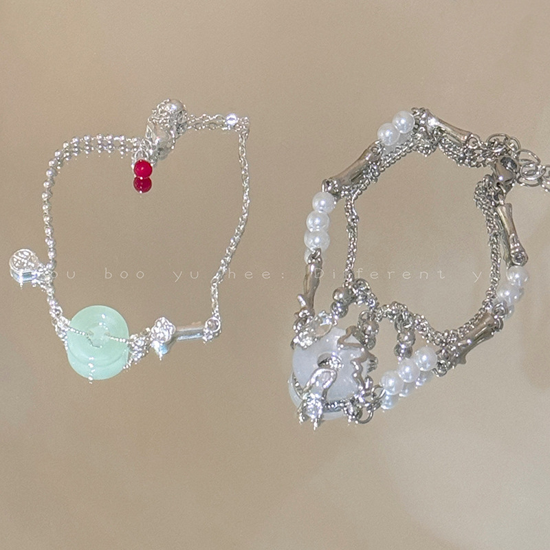 The 2024 new pearl peace Pendant bracelet is a light luxury and niche ancient-style student best friend accessory with a traditional Chinese style Specification image