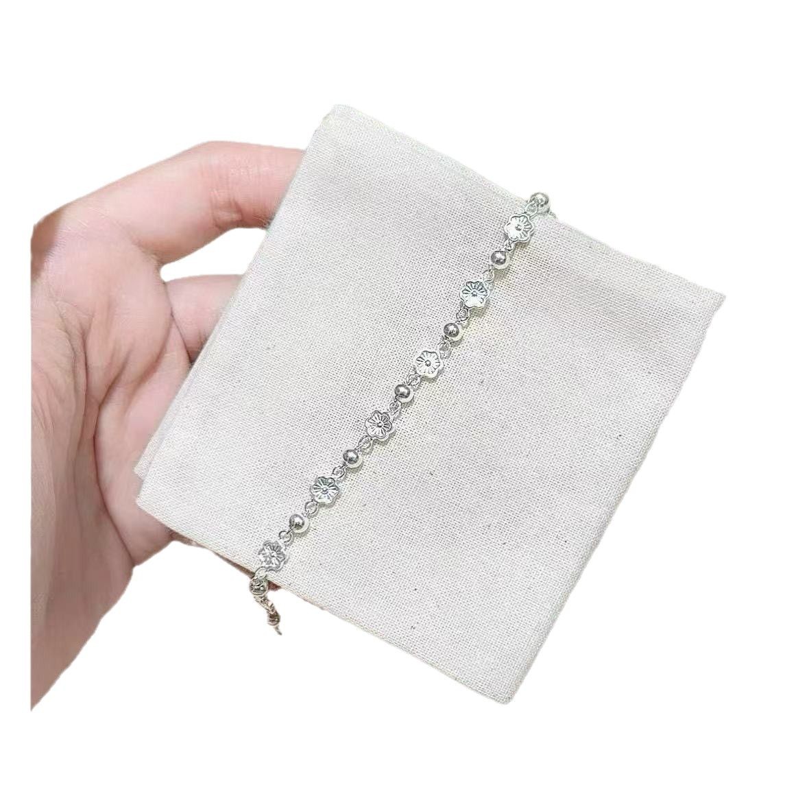 Xiaotao Zhuozhuo bracelet, with a light luxury and high-end feel, is fashionable and exquisite. A peach blossom gift for your girlfriend, elegant and versatile, simple jewelry wholesale Item Picture