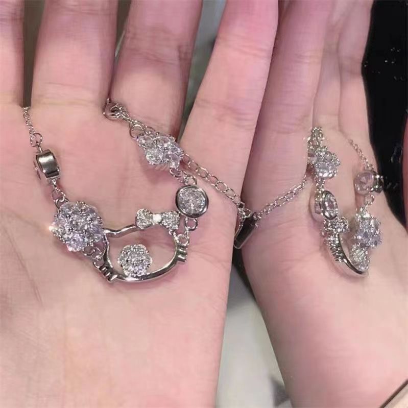 Sweet and hot girl bracelet, cute fairy style Hello Kitty diamond-encrusted jewelry, birthday gift and accessory for best friend and girlfriend Application Scenario