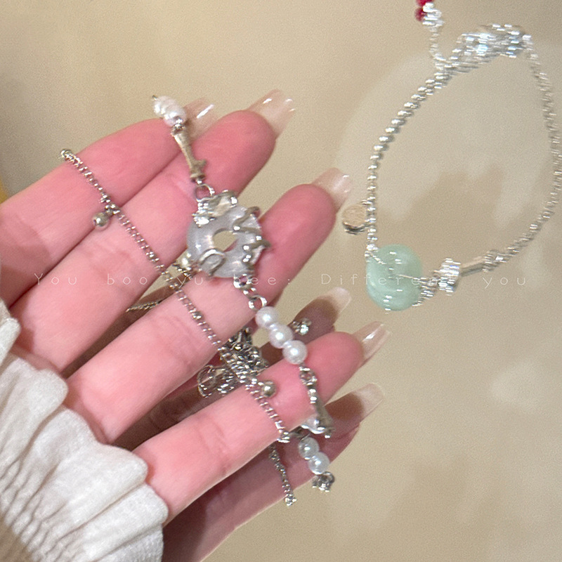 The 2024 new pearl peace Pendant bracelet is a light luxury and niche ancient-style student best friend accessory with a traditional Chinese style details Picture