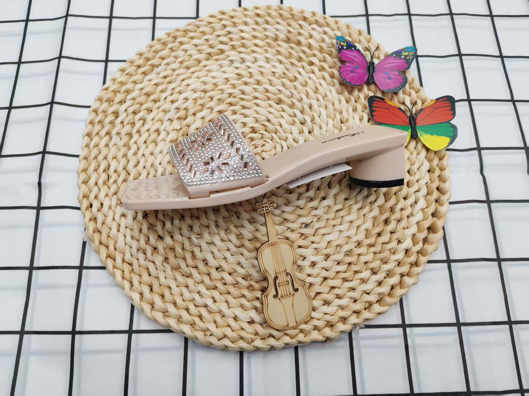 2025 Children's Summer Fashion French rhinestone one-shoulder thick-heeled Children's Slippers Application Scenario