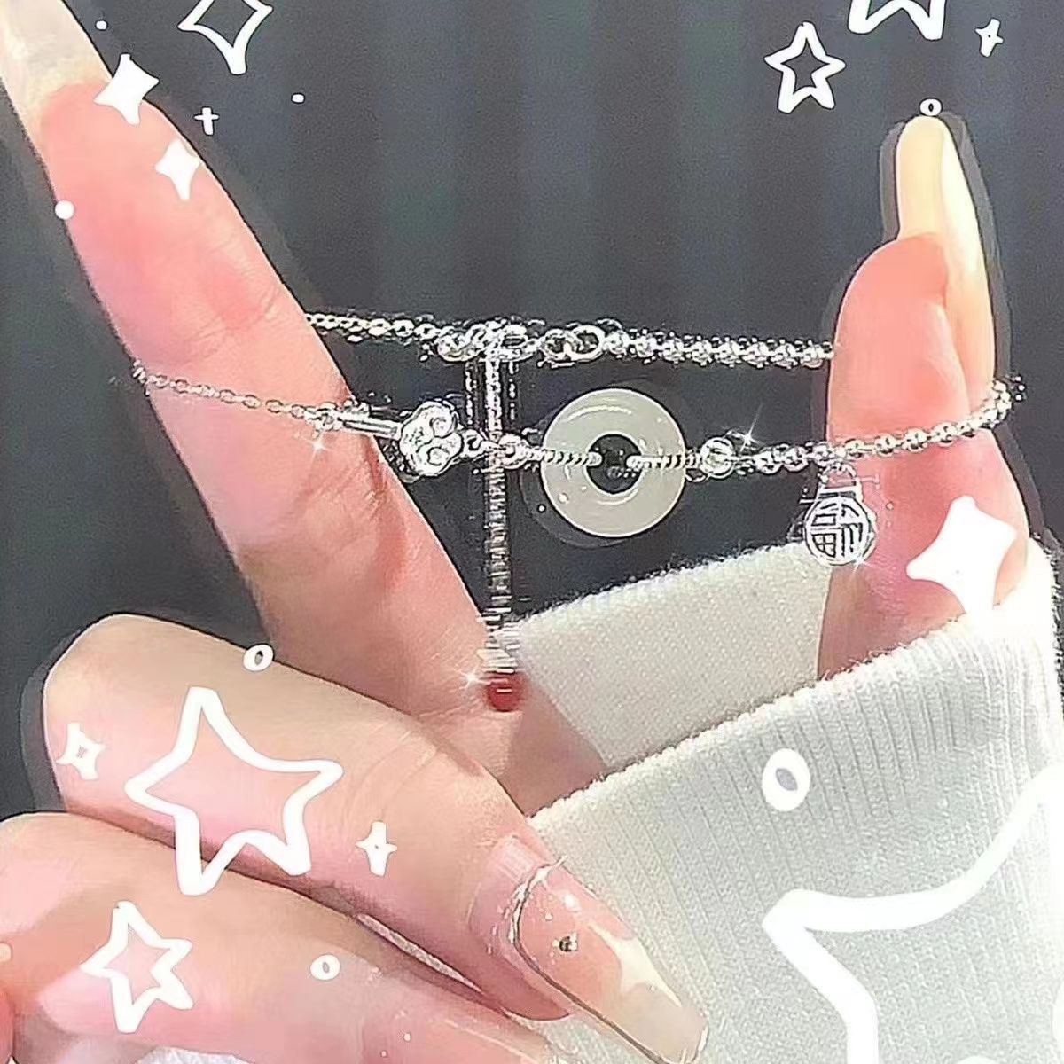 Wholesale of the 2024 new simple, versatile and exquisite jewelry with a light luxury style of the Internet celebrity peace buckle bracelet, featuring a niche and high-end feel