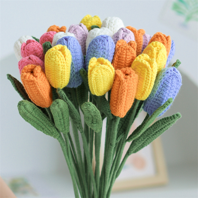 Bouquets of closed tulips, knitted finished woolen flowers, knitted flowers, festival gifts for girlfriend teachers, dried flowers