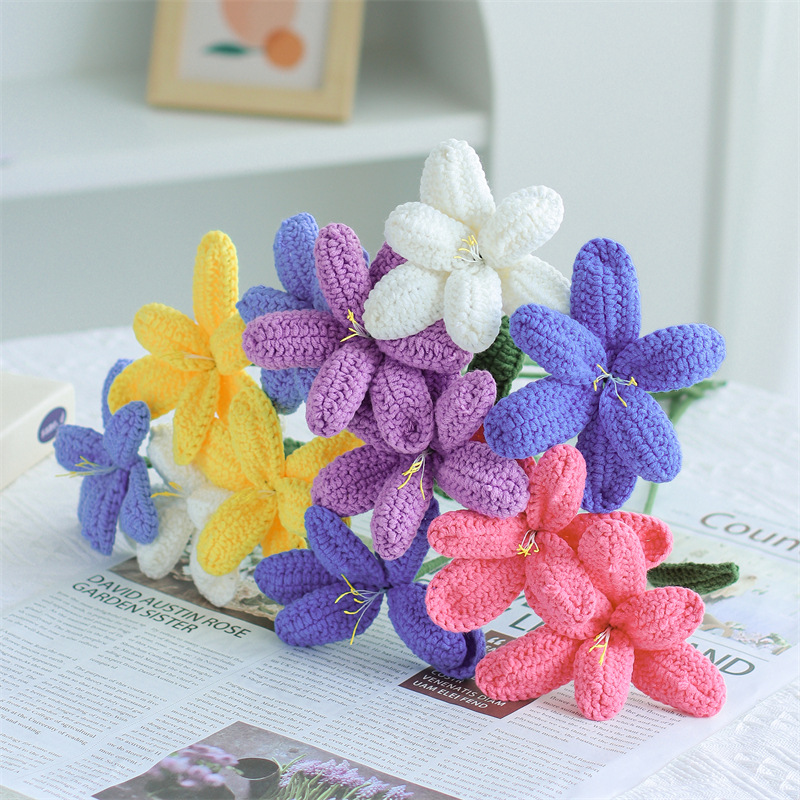 Crocheted tulip simulation flowers, finished woven flowers, table decorations, festival gifts for couples and best friends, bouquets of flowers Specification image