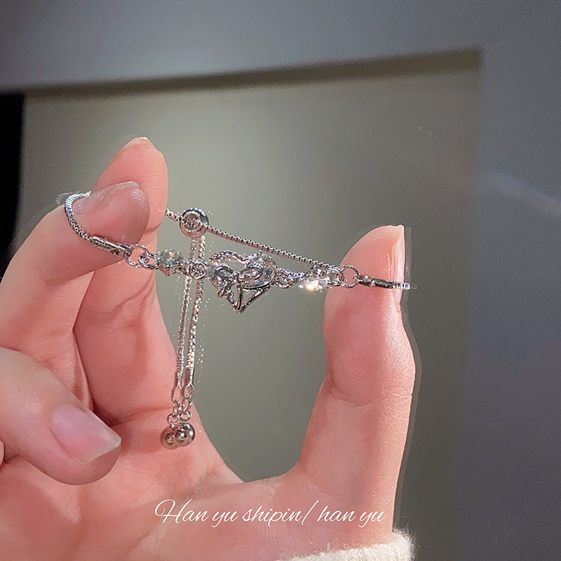 Wholesale of 2024 new asymmetrical diamond-encrusted heart-shaped bracelet for women, a fashionable, niche and high-end pull handle bracelet