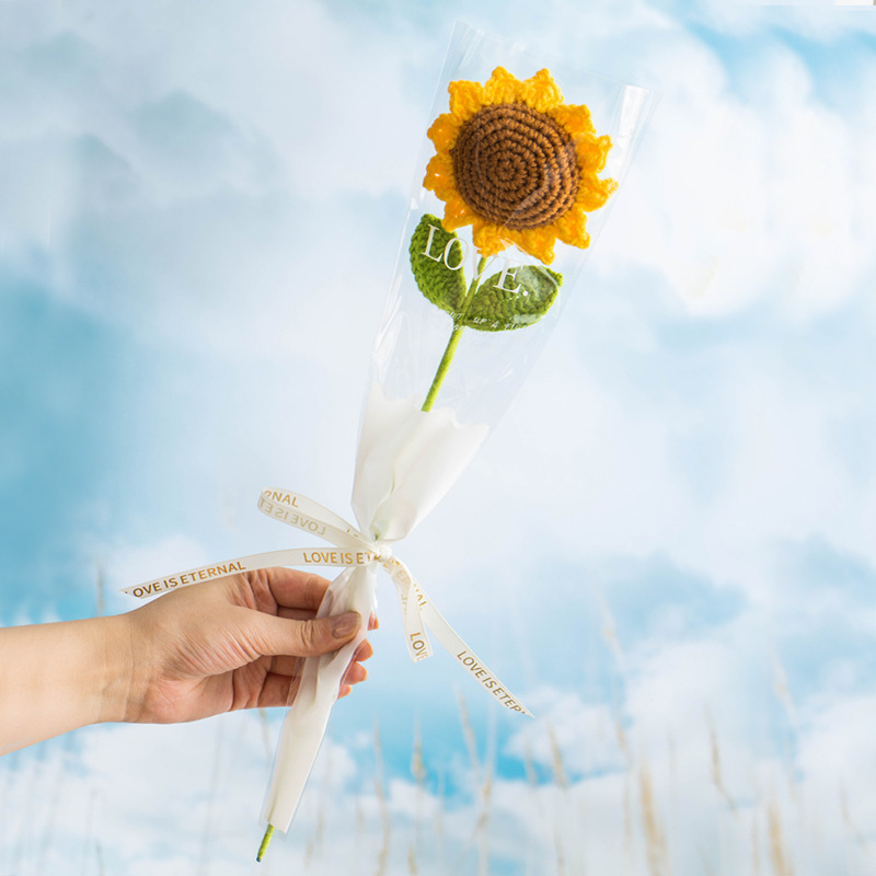 Knitted rose flowers, woven flower products, handmade knitted flowers, Valentine's Day, Mother's Day, preserved flowers, gift bag flowers