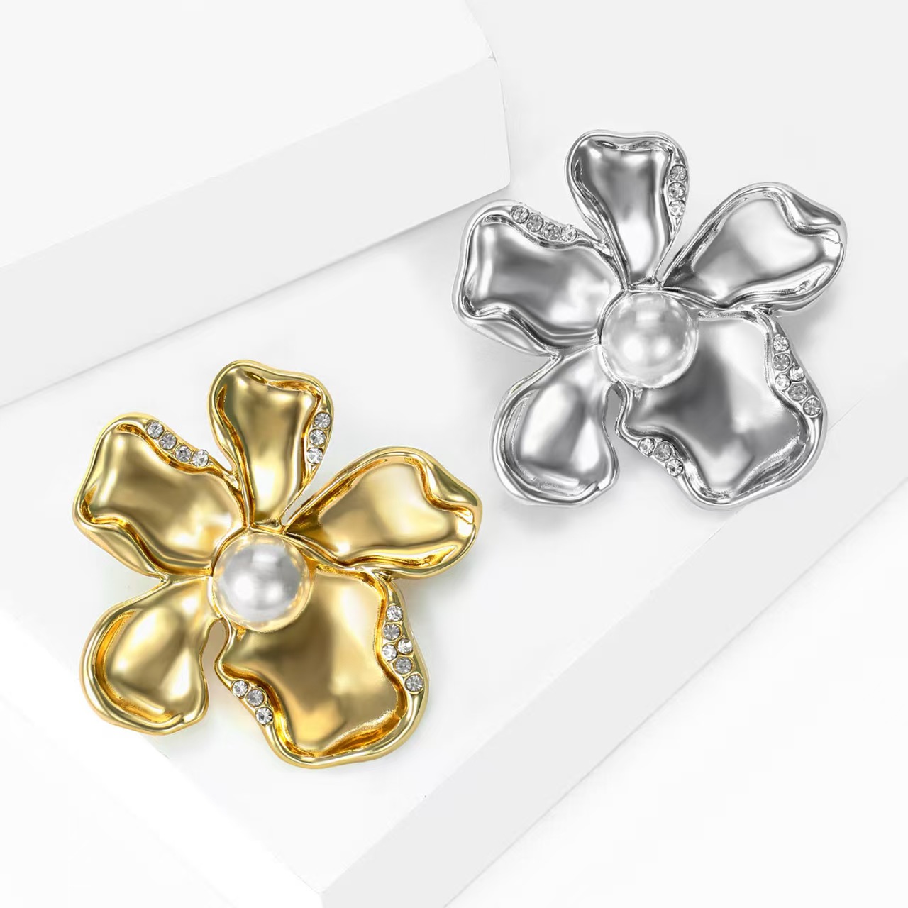 个性外贸跨境环保光面花朵镶钻精致胸针新奇女士服饰胸花饰品别针