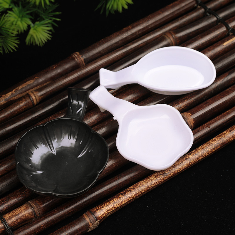 Wholesale plastic water trays, ink butterflies, stationery, calligraphy supplies, pen holders, wooden pens, mountain pens, pen stops, and plastic ink trays Application Scenario