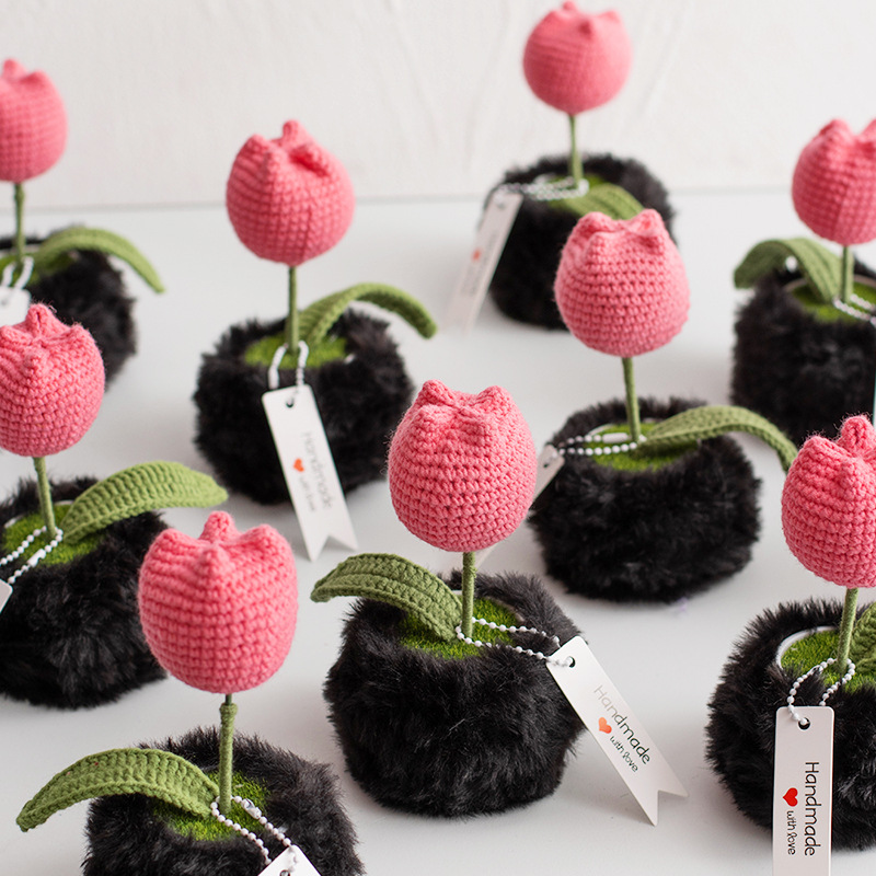Handcrafted artificial flower ornaments, tulip crocheted potted plants, knitted woolen flowers, as bouquet gifts for elders and friends