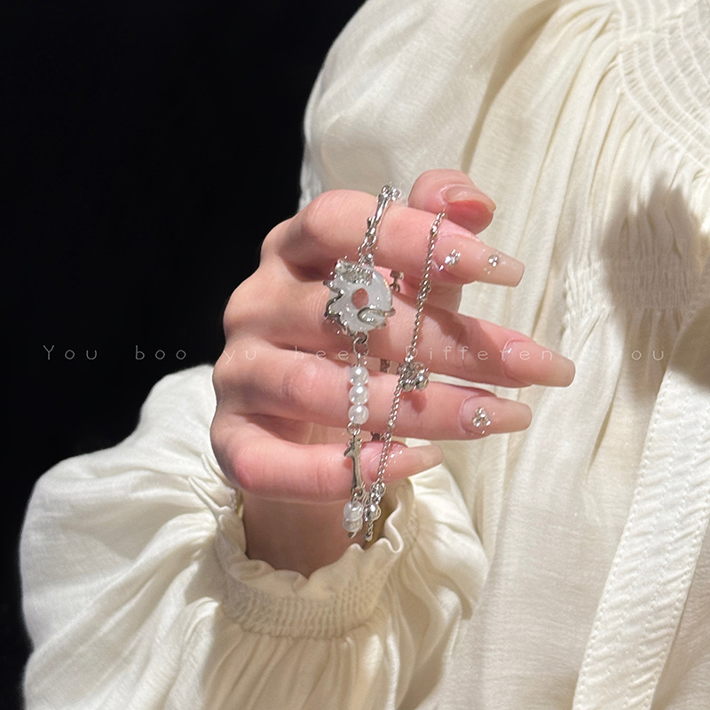 The 2024 new pearl peace Pendant bracelet is a light luxury and niche ancient-style student best friend accessory with a traditional Chinese style