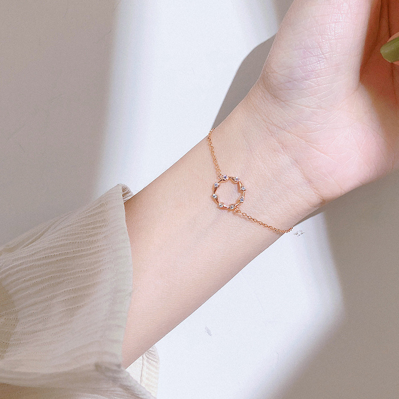 Wholesale of Korean forest-themed bracelets for girls, Korean heart-shaped bracelets for female student best friends, and wholesale of fresh and cute bracelets with a girlish heart Application Scenario