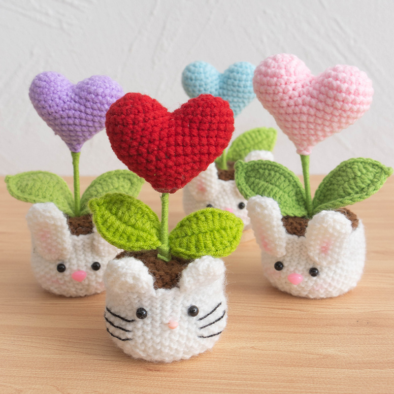 Wholesale of cross-border new handmade small potted flower crocheted artificial flower decorative ornaments, finished knitted potted plants Application Scenario