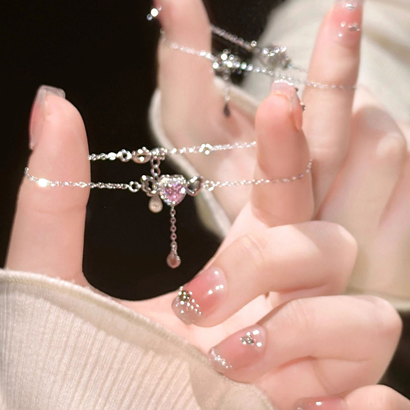 Pink diamond heart-shaped bracelet for women, a light luxury and fashionable fashion with hollowed-out angel wings, heart-shaped zircon, and a trendy new style of jewelry