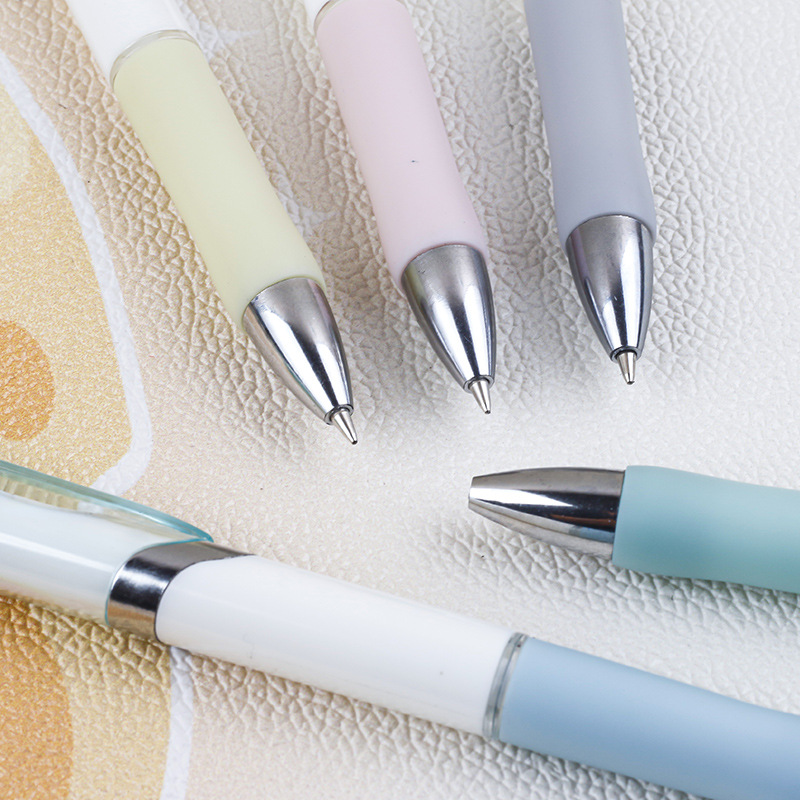 The macaron series simple press gel pen has a high appearance level. It is smooth for students to practice questions during exams. It is a black office signature pen Application Scenario