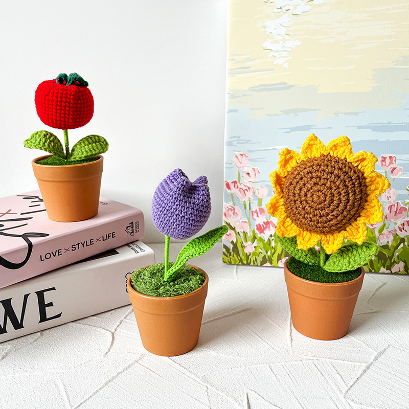 Handmade crocheted wool flower products, sunflower potted plant ornaments, woven flowers, Teachers' Day potted small gifts, artificial flowers Application Scenario