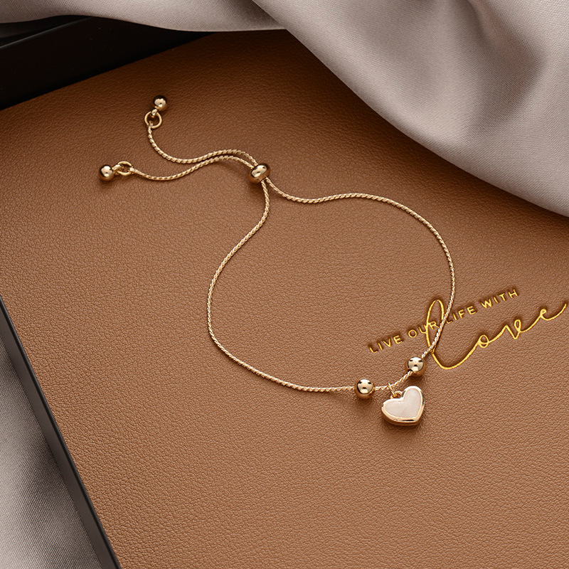 New imitation mother-of-pearl heart-shaped bracelet for women, Korean version on Instagram, simple and versatile, student best friend, niche feel, Internet celebrity accessory