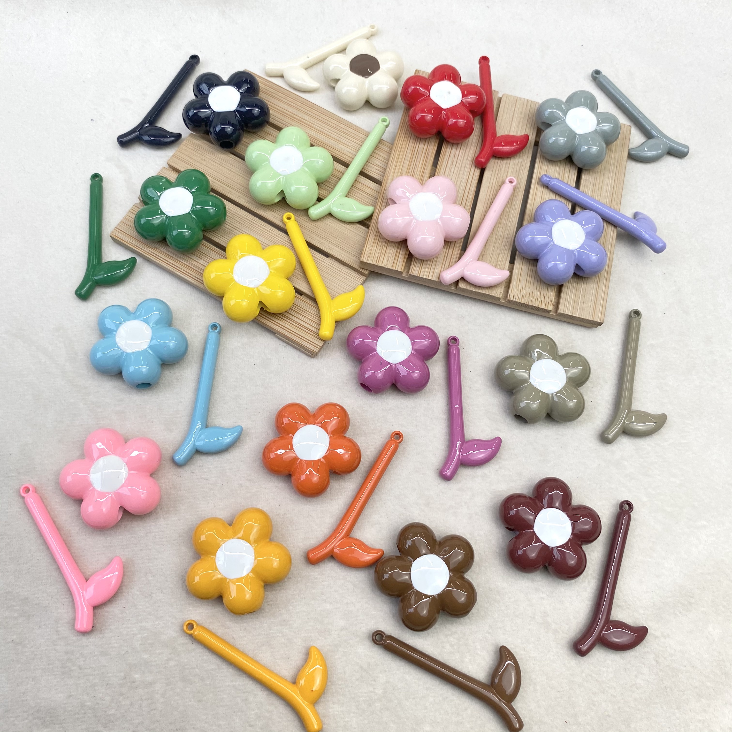 Acrylic baked paint sunflower vertical hole perforated beading diy/ Bracelet bag hanging keychain accessory materials Application Scenario