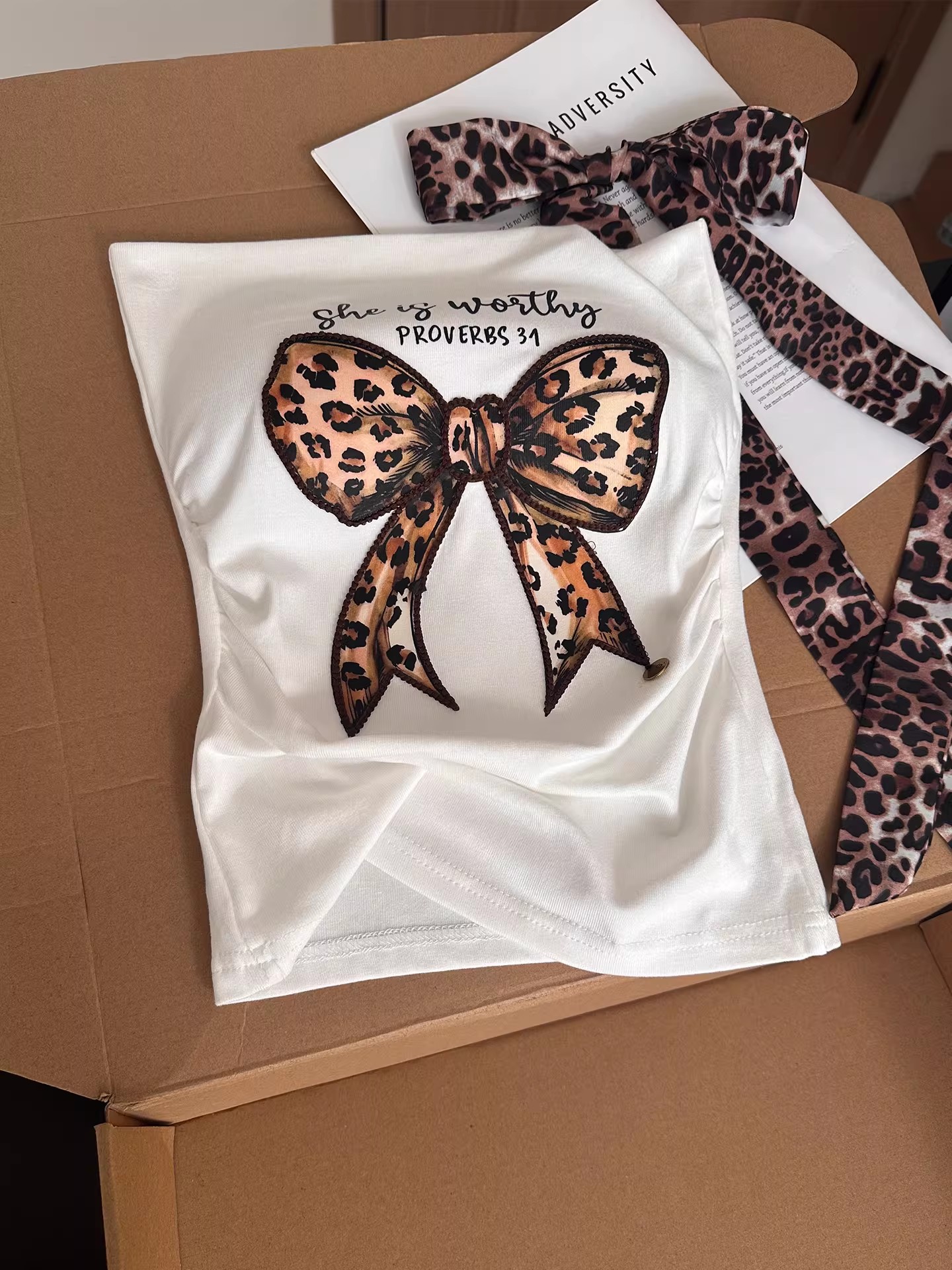 A new Korean-style anti-aging bow print halter top for women, with a unique design sense, is loose and slimming, and is a versatile top that is trendy pic 2
