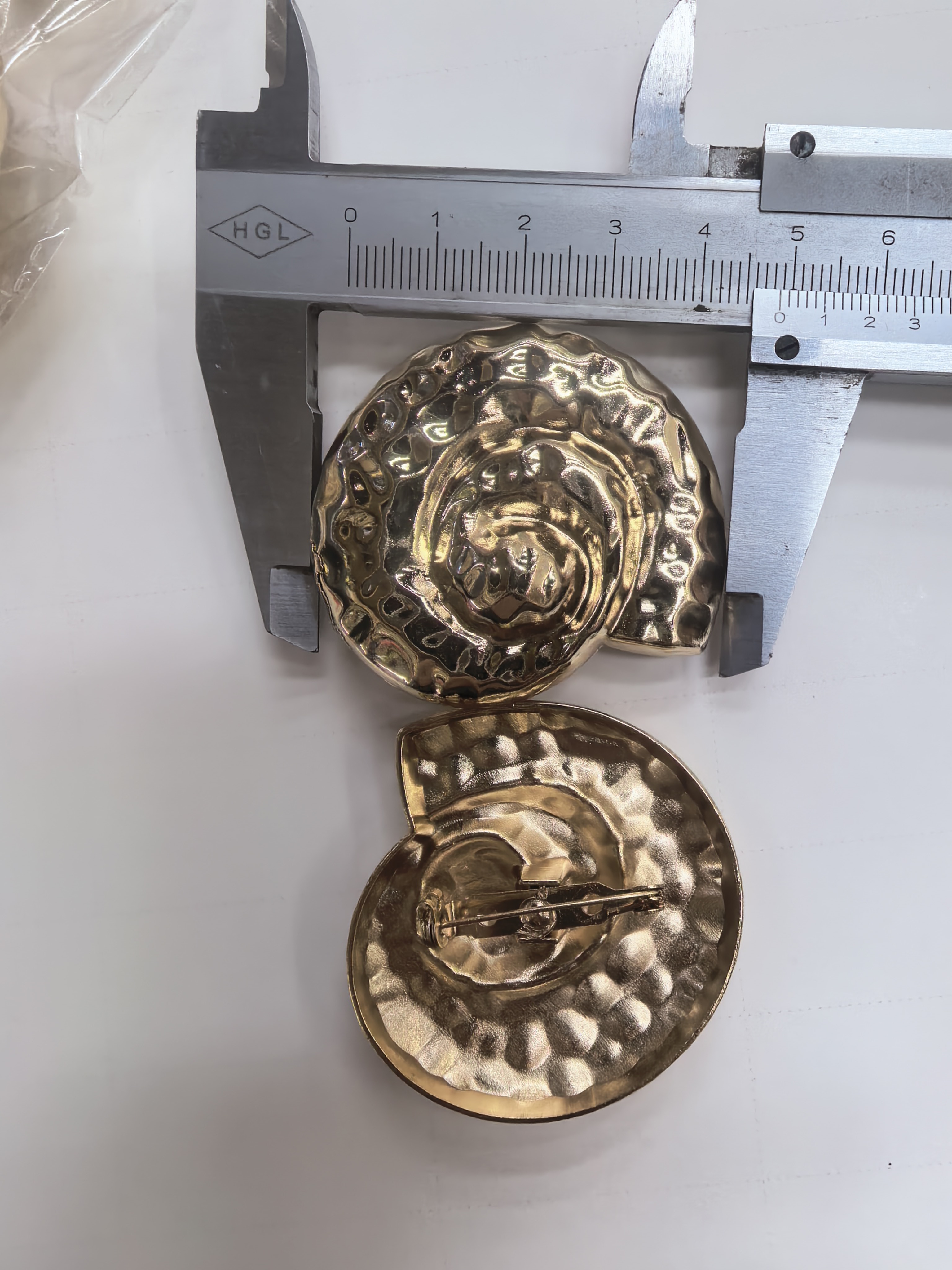 Decorative buttons for clothing accessories Application Scenario