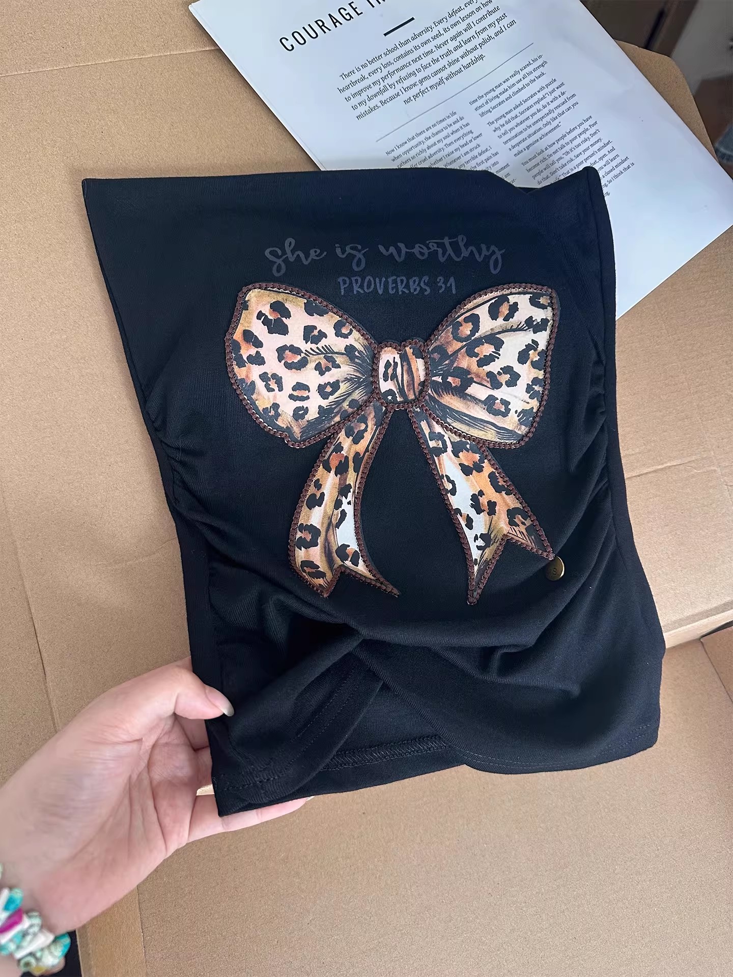 A new Korean-style anti-aging bow print halter top for women, with a unique design sense, is loose and slimming, and is a versatile top that is trendy pic 5