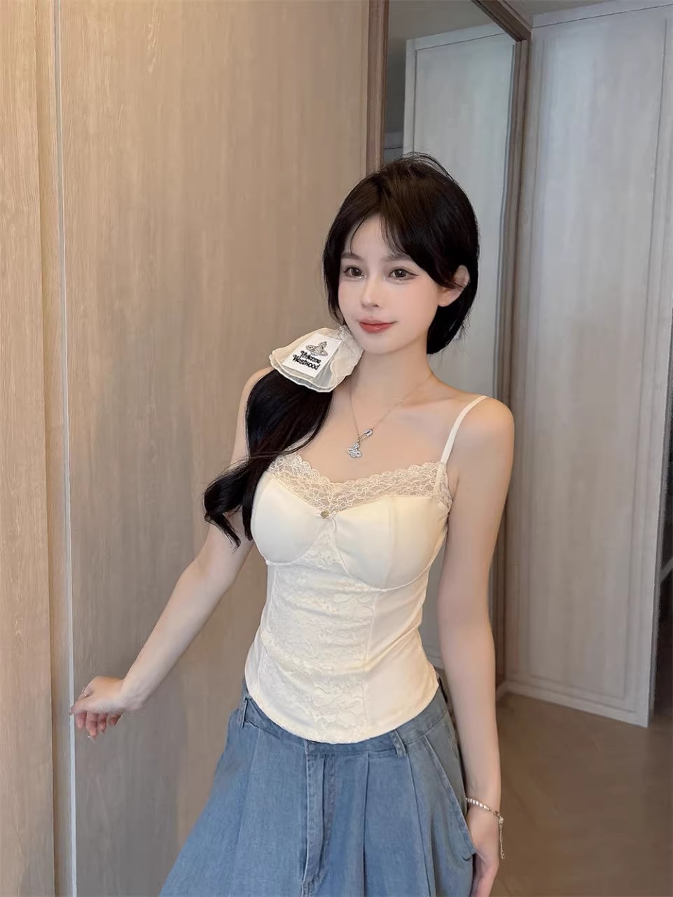 A new summer French-style lace-trimmed halter top for women, a one-piece sexy top with a chest pad pic 1