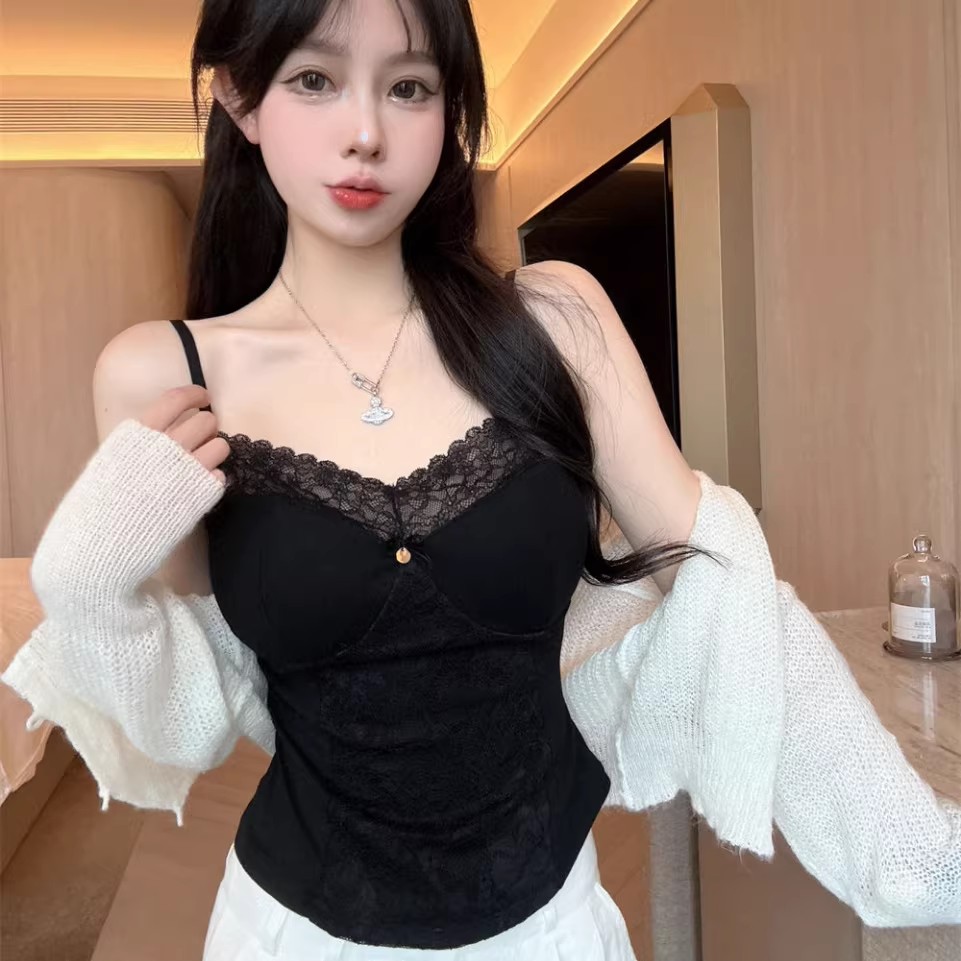 A new summer French-style lace-trimmed halter top for women, a one-piece sexy top with a chest pad details Picture