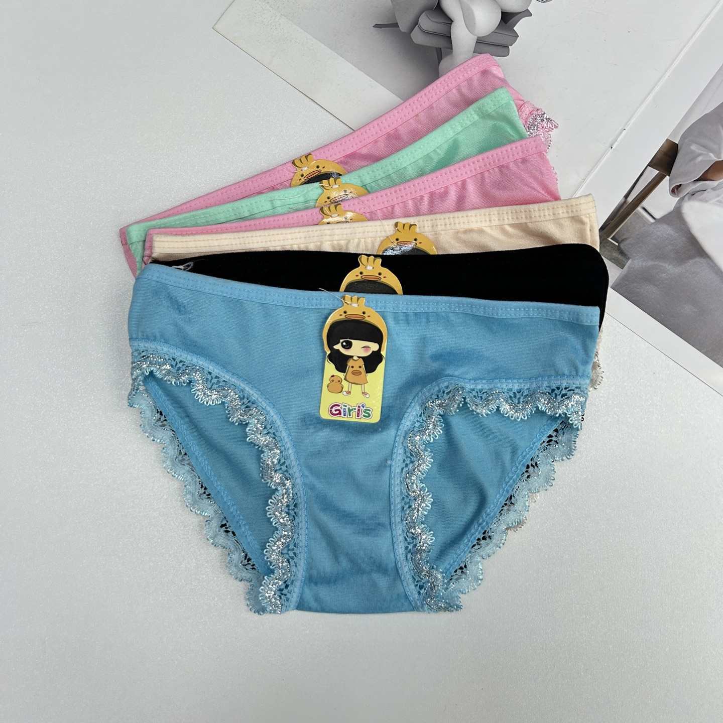DD-551-2# Export Underwear for Girls, Comfortable and breathable Underwear for Children, solid color lace-trimmed printed triangle pants for girls, Children's underwear QNI Application Scenario