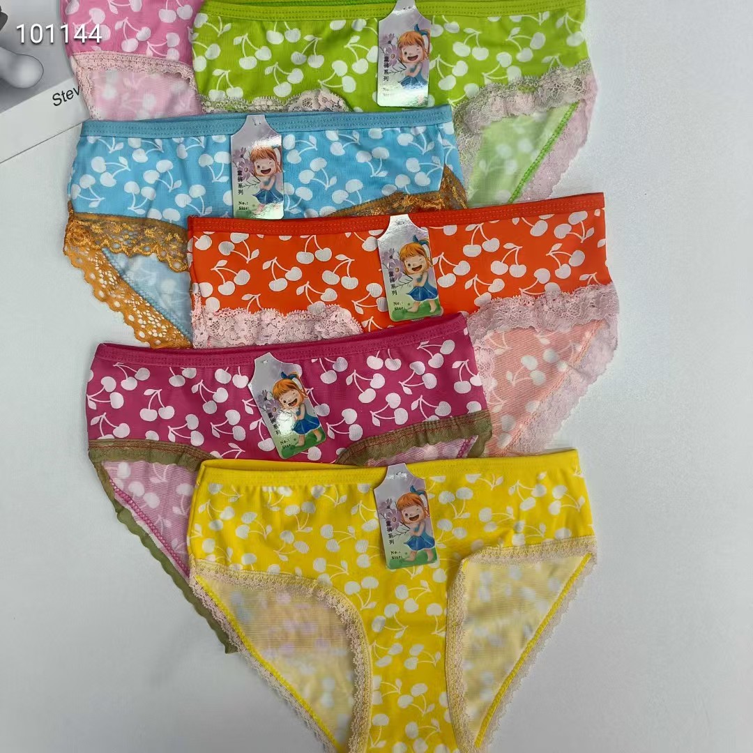 DD-8195# Export Underwear for foreign trade, popular African girls' underwear, comfortable and breathable underwear, children's clothing, cherry print lace triangle pants, children's underwear QNI Application Scenario