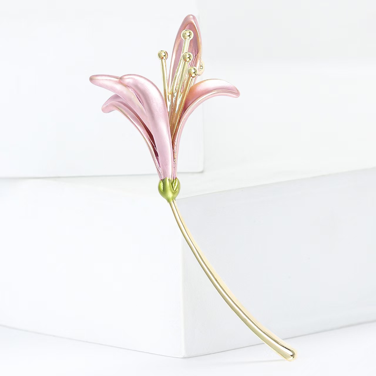 High-end and exquisite Korean-style copper lily brooch, fashionable and elegant, simple lady's suit dress brooch accessory pin Specification image