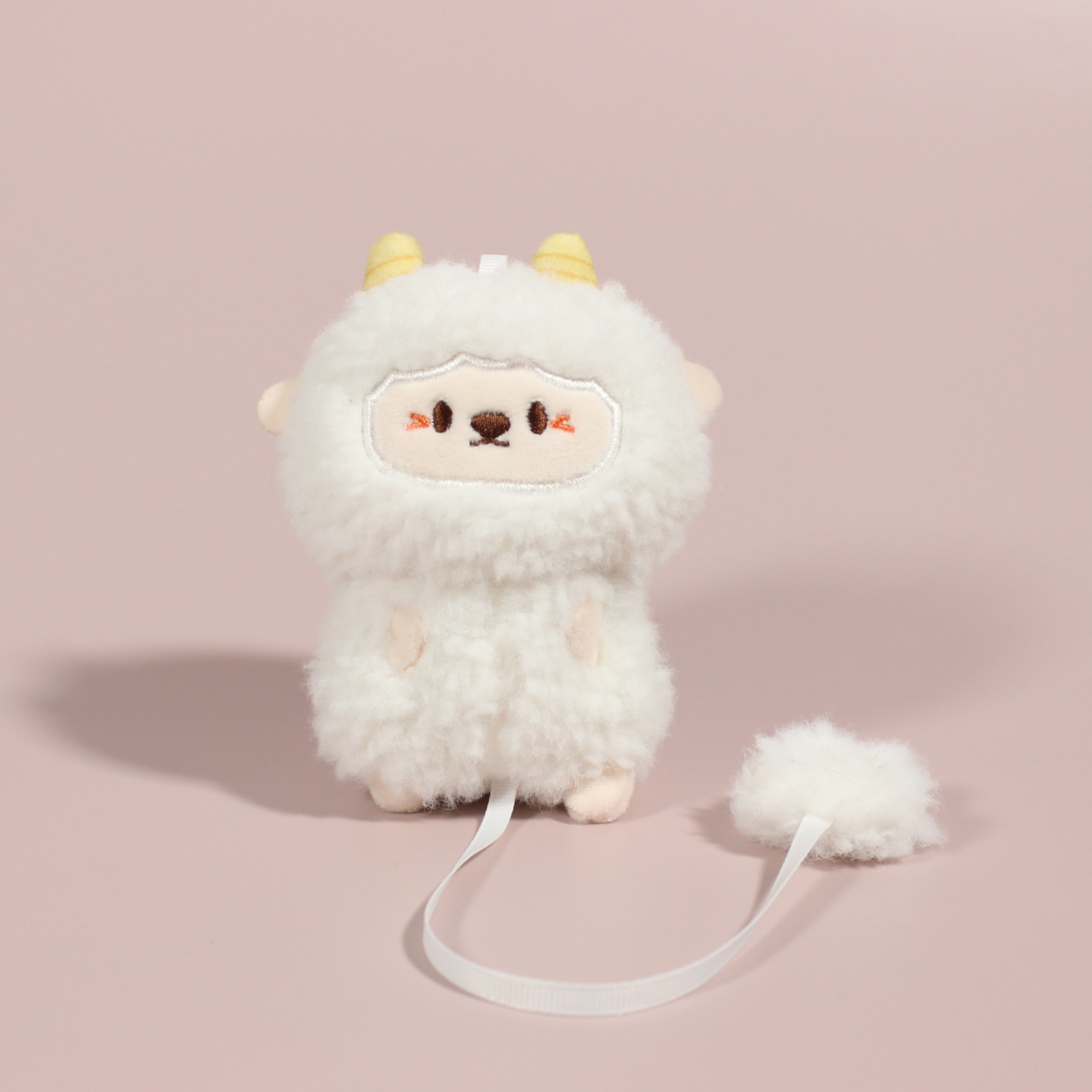 哭哭马/毛绒玩具/ai玩具/毛绒玩具小马驹/灯笼产品图