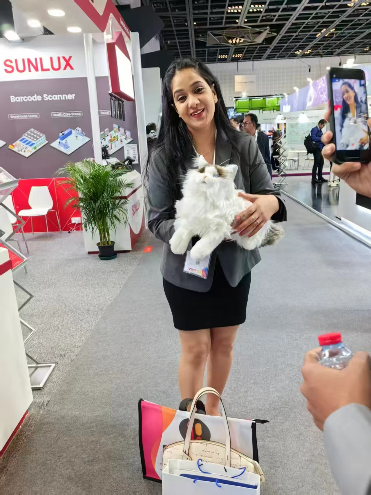 AI 宠物陪伴机器人白色长毛猫抱抱玩具八寸毛绒玩具AI宠物玩具