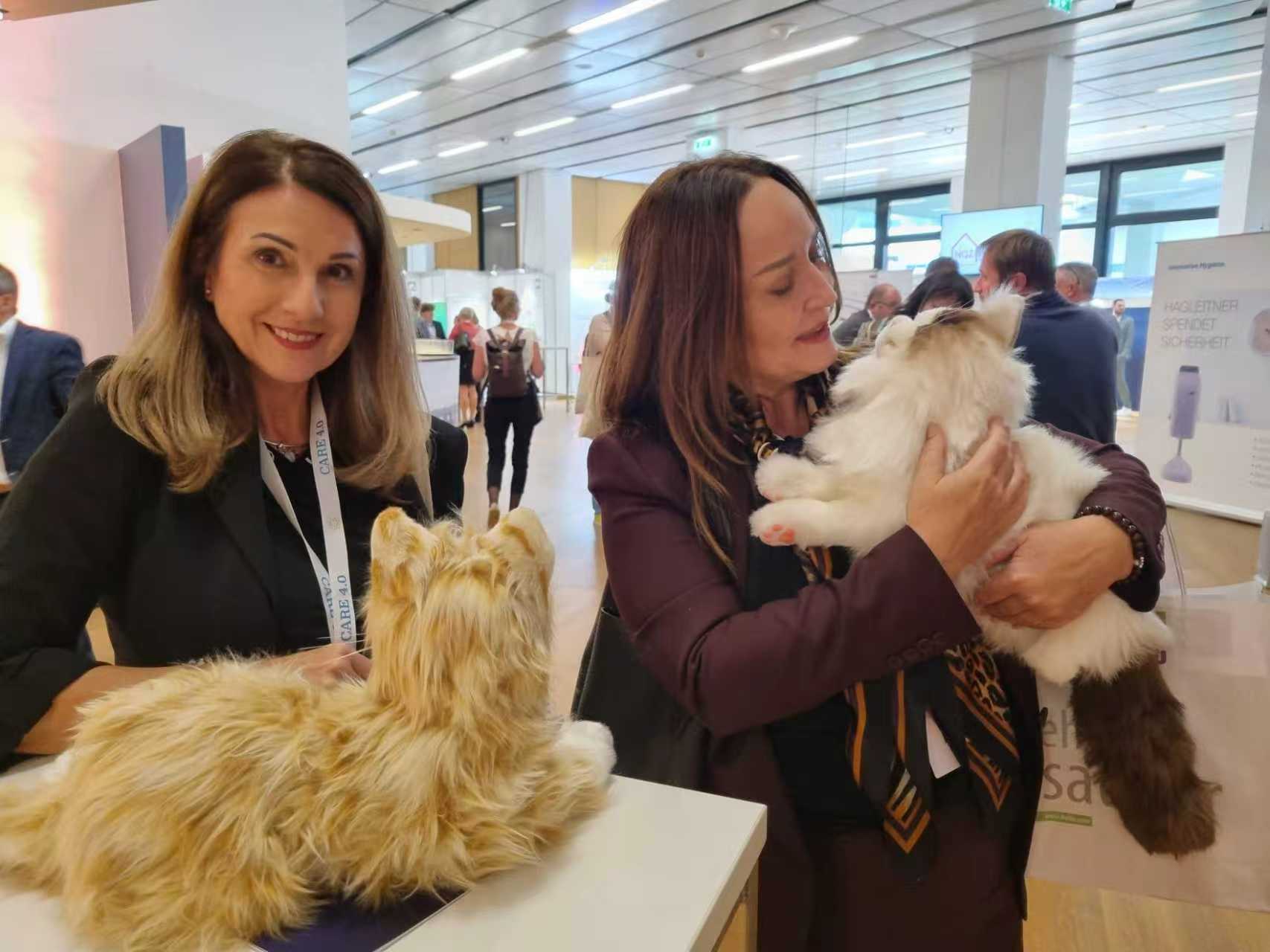 AI 宠物陪伴机器人 远程监控双向语音 智能对话儿童陪伴猫狗解闷