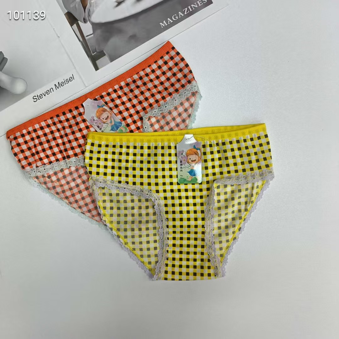 DD-641# Foreign trade export underwear, popular African girls' underwear, comfortable and breathable underwear, children's clothing, checkered printed lace triangle pants, children's underwear QNI Application Scenario