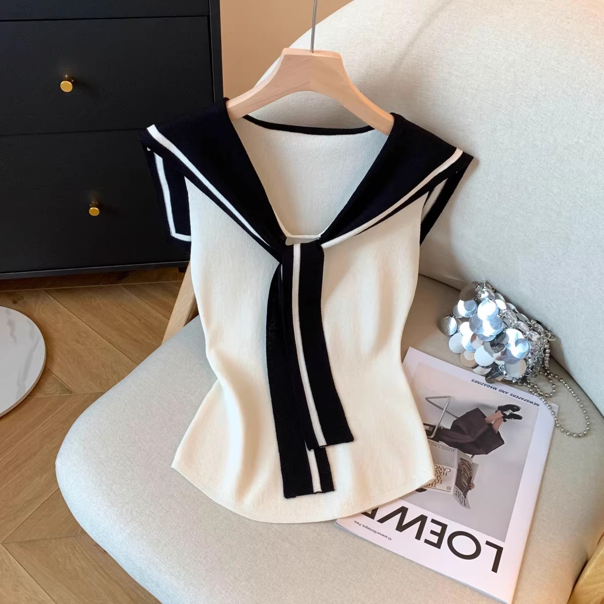 College-style navy collar contrasting color knitted unique sleeveless vest for women, a perfect summer slimming and form-fitting cropped top