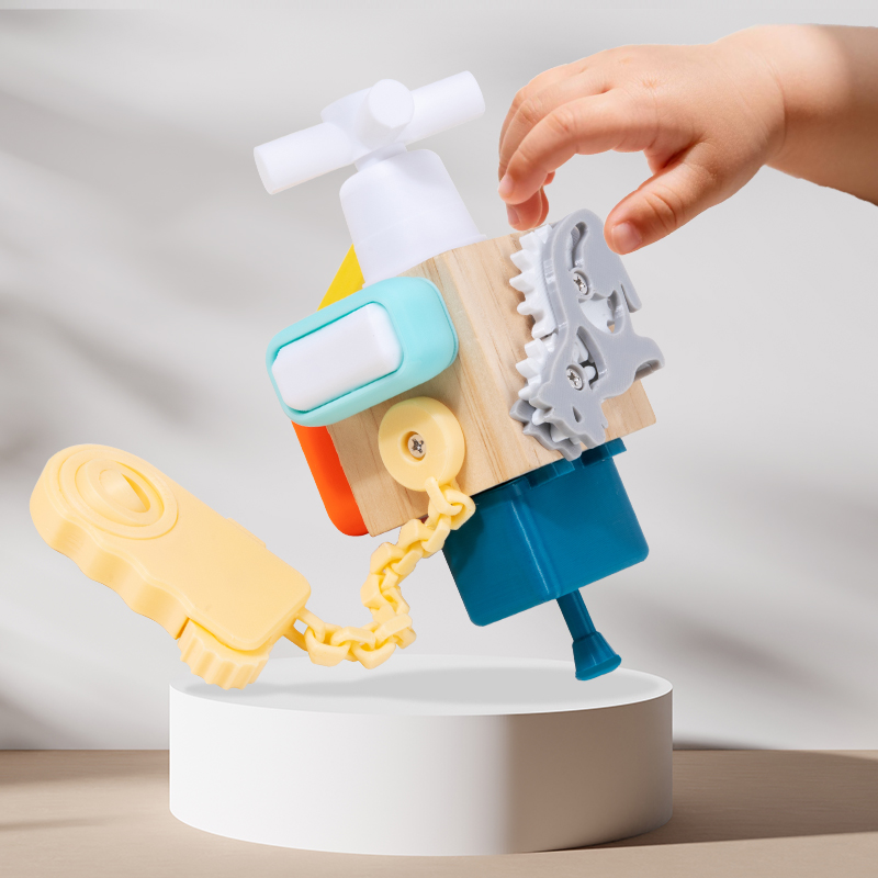 Busy blind box children's Montessori busy board lock-picking toy enlightenment early education teaching aid Montessori Busy block Sensory integration training intelligence toy Wooden toy details Picture
