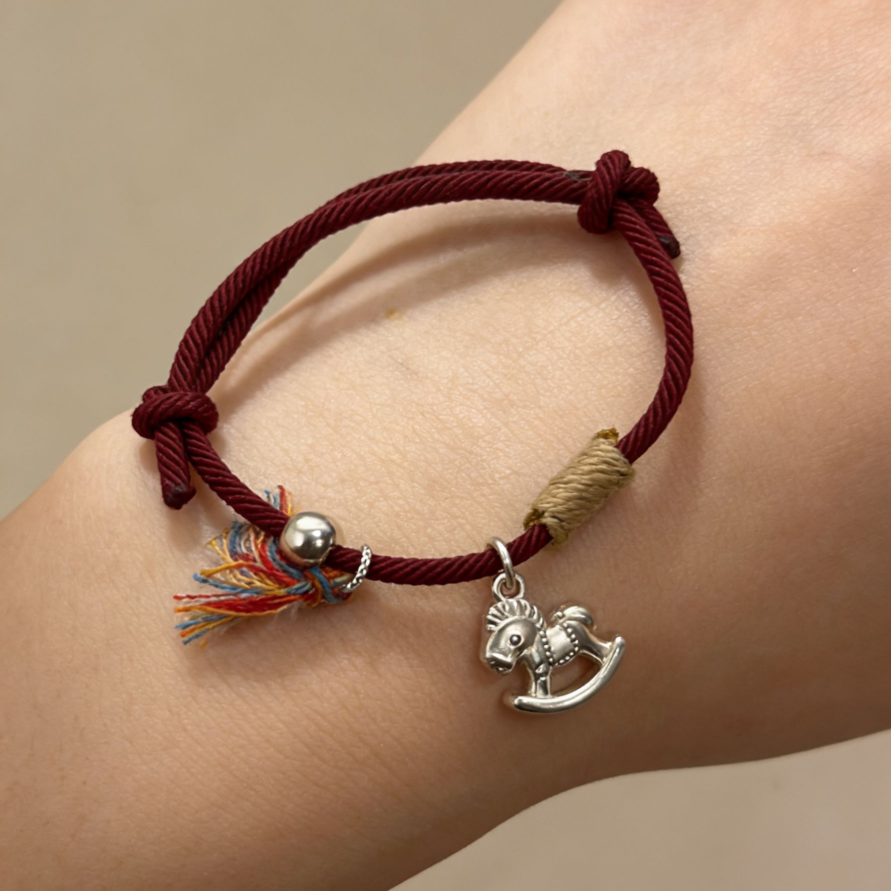 999 pure silver 1.2 wooden horse woven bracelet for women, simple new Chinese style good luck red rope, zodiac year of the Horse, trendy natural Baroque bracelet, S925 pure silver curved tube elastic bracelet, design sense Application Scenario