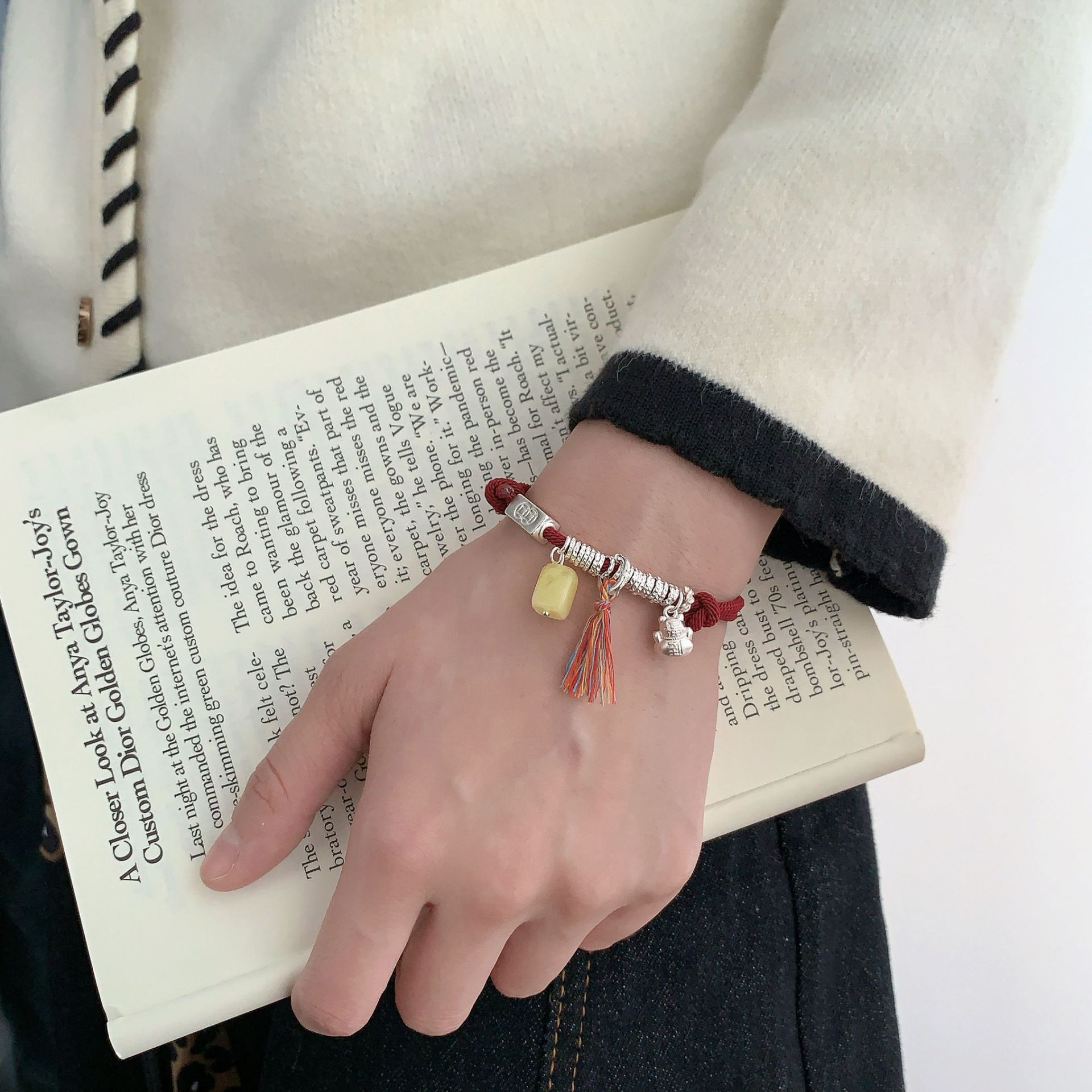 A 1.2 red string Maneki Neko bracelet for women, 999 pure silver amber bracelet for women to attract wealth and good fortune. A simple and elegant starfish smiling face pendant beaded bracelet. A light luxury and exquisite accessory for best friends in their zodiac year Specification image