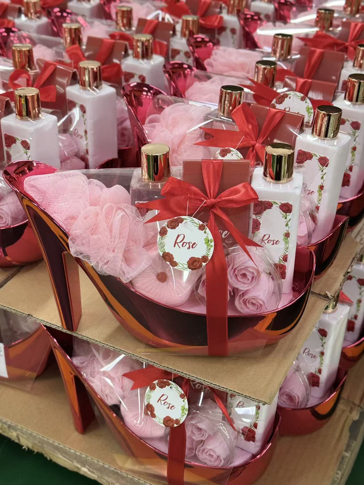 Rose-themed bath set, high-heeled shoe shaped gift box, souvenir, luxurious bath gift box, body lotion, body wash, bath salt, spa gift box Application Scenario