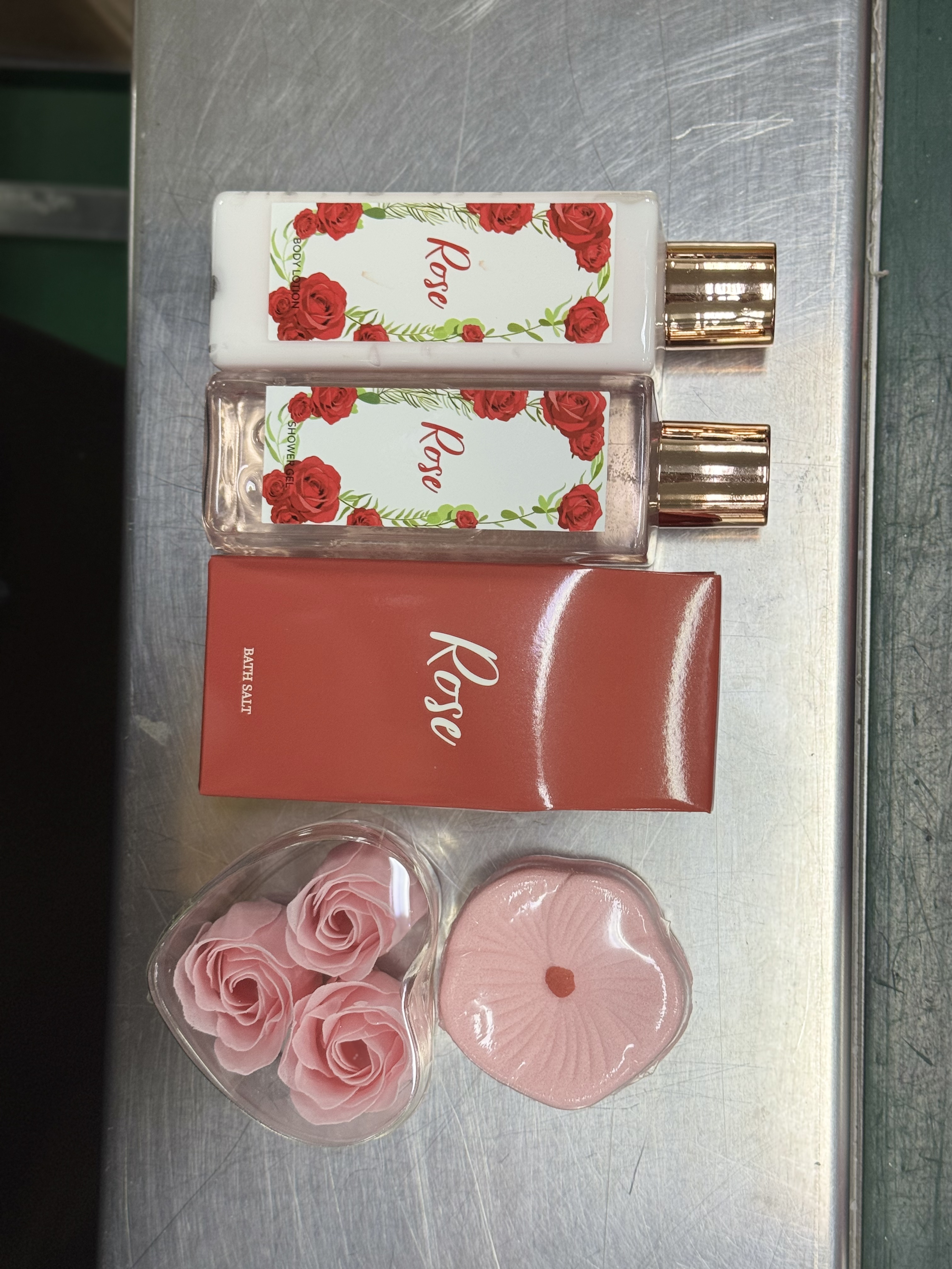 Rose-themed bath set, high-heeled shoe shaped gift box, souvenir, luxurious bath gift box, body lotion, body wash, bath salt, spa gift box details Picture