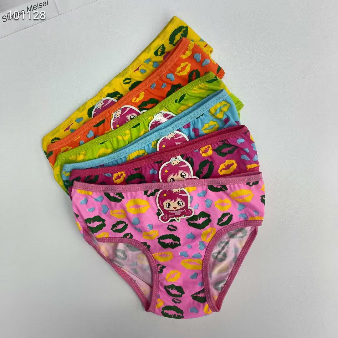 DD-312# 9-inch export underwear, popular African girls' underwear, comfortable and breathable underwear, children's clothing, color printed milk silk triangle pants, children's underwear QNI Application Scenario