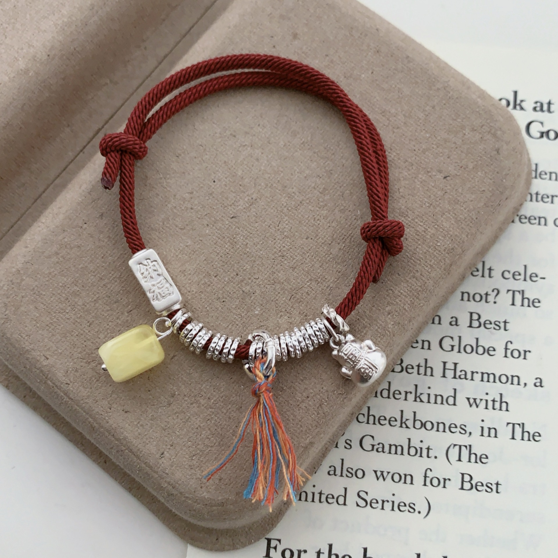 A 1.2 red string Maneki Neko bracelet for women, 999 pure silver amber bracelet for women to attract wealth and good fortune. A simple and elegant starfish smiling face pendant beaded bracelet. A light luxury and exquisite accessory for best friends in their zodiac year details Picture