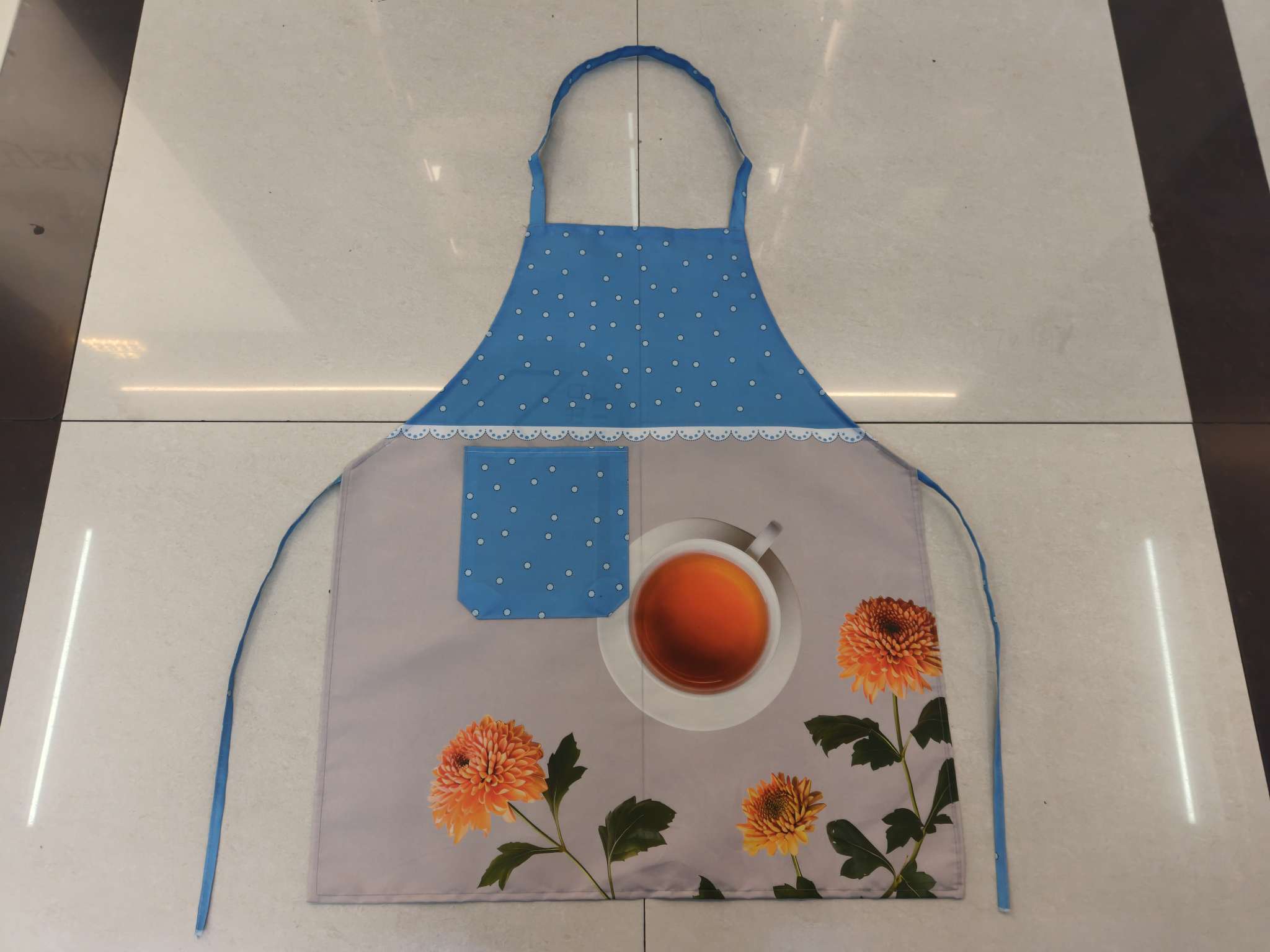 Korean-style fashionable anti-stain, dust-proof and dirt-proof work and kitchen apron for both men and women, cute cover for adults, baking positioning, waist wrap Application Scenario