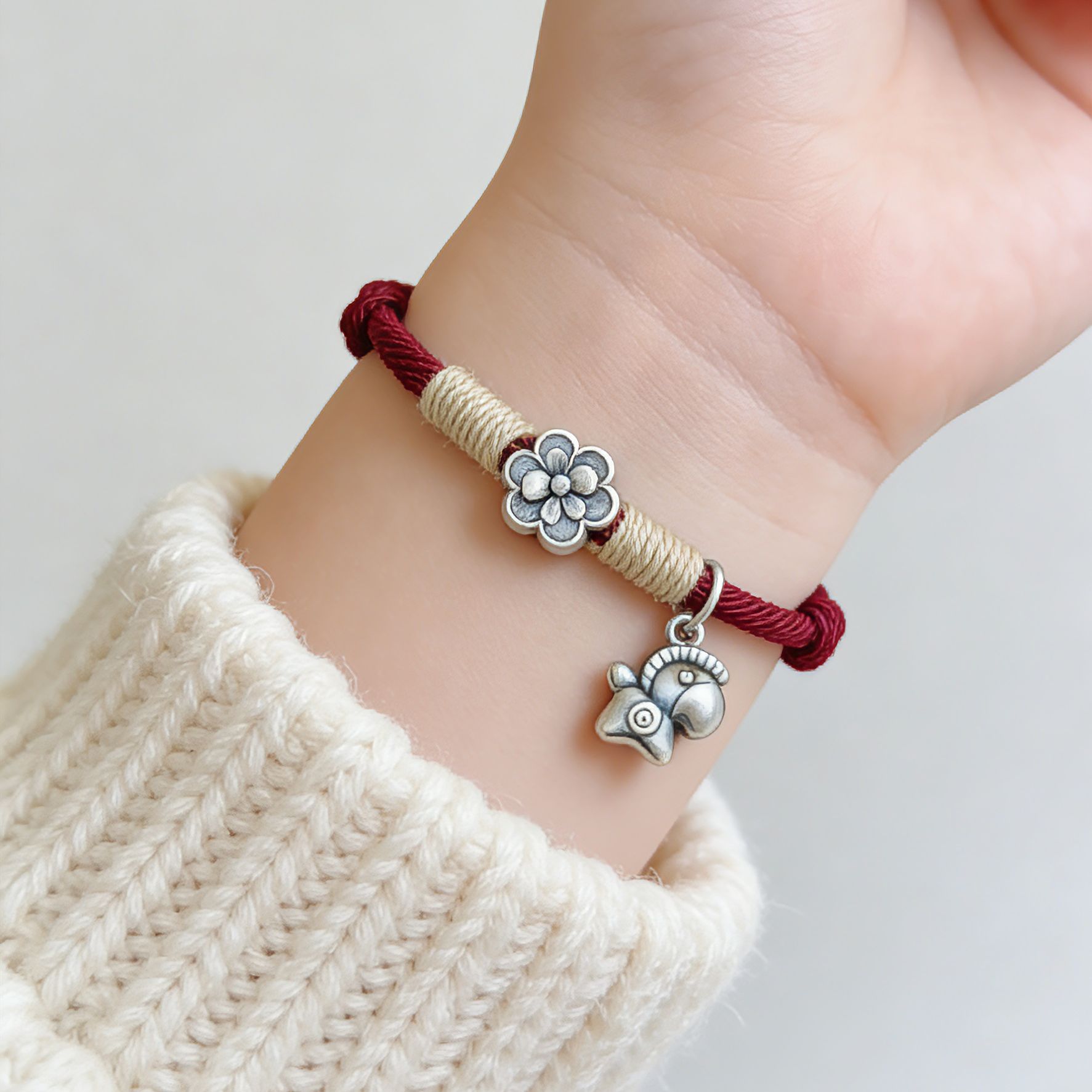 "Immediately Have Money to Spend 1.2 Little Horse Bracelet, 999 pure silver, New Chinese-style Horse Year Wealth and Good Luck Bracelet, zodiac Year gift, pure silver, simple and elegant, Starfish Smiling face pendant, beaded bracelet, light luxury, niche and exquisite.