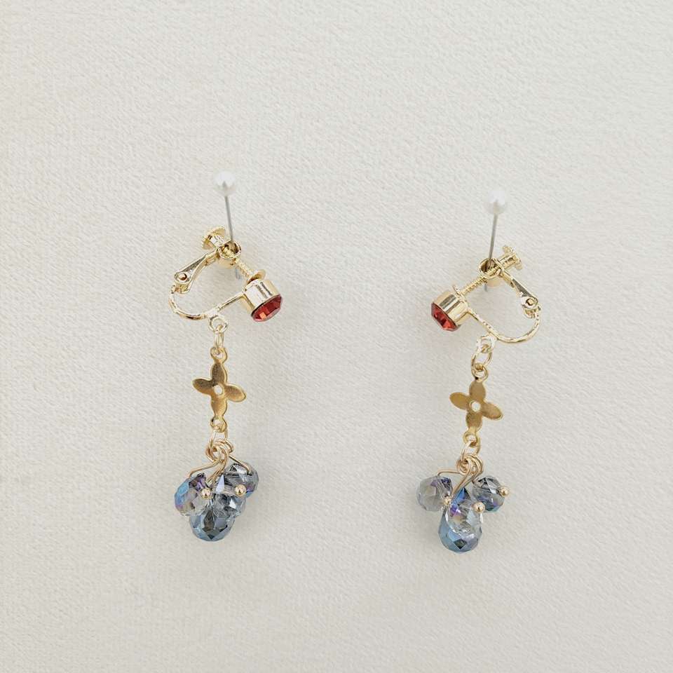 The gold, red and blue contrasting butterfly flower hair accessory, the heavy tassels are extremely ethereal, the Chinese-style bride Xiuhe look is full of atmosphere, and the exquisite craftsmanship makes it look super beautiful on camera. Application Scenario