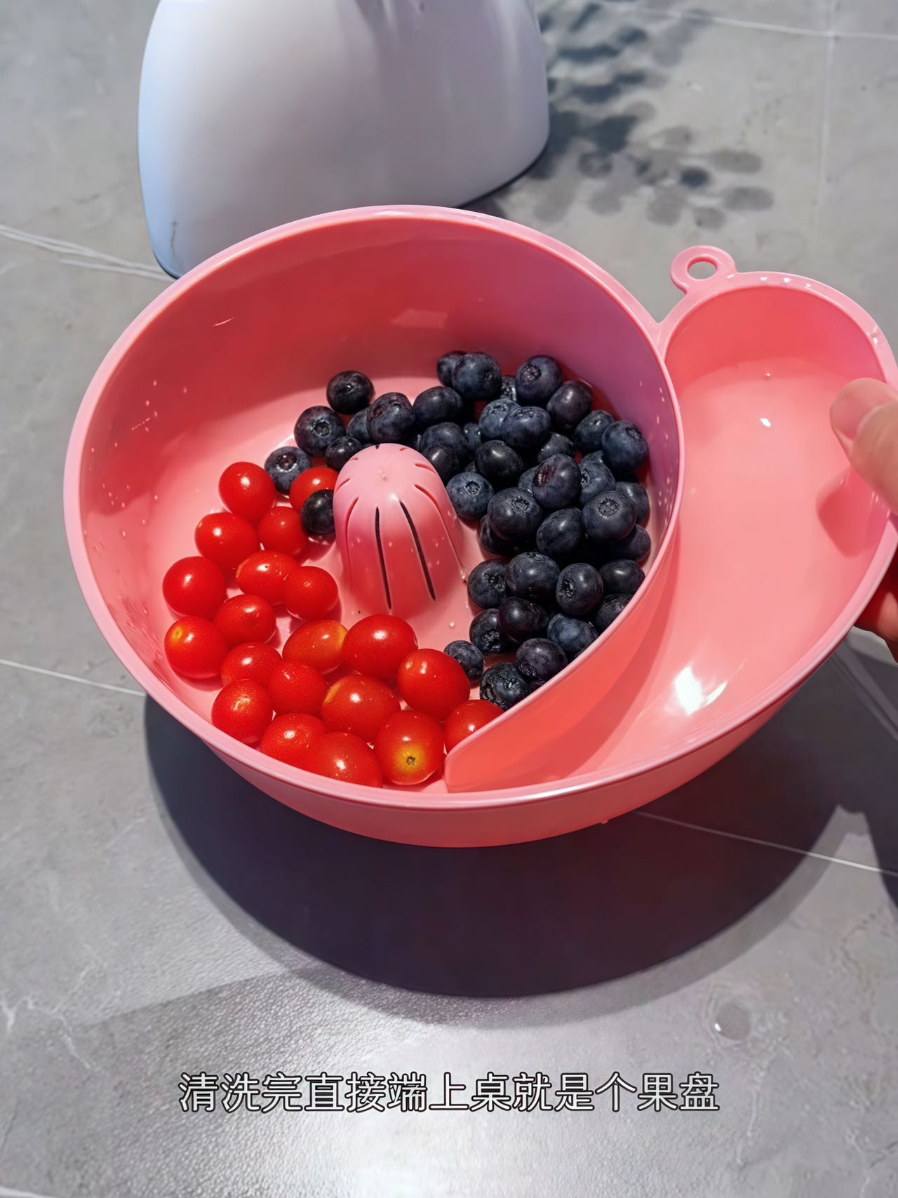 Snail draining basket, a cute cartoon-shaped draining basin for home use, a fruit basin, and a fully automatic fruit washing draining basket Application Scenario