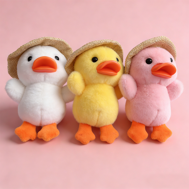 带草帽鸭子毛绒动物创意玩偶卡通周边挂件毛绒公仔挂件钥匙扣布偶挂件可爱装饰礼物夹娃娃机厂家直销