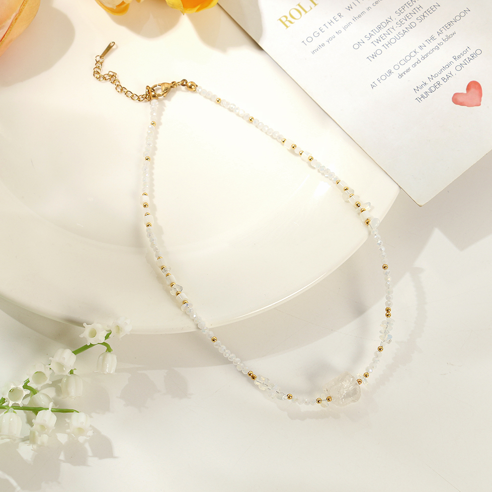 Yunyi Shijia's irregular-shaped natural stone beaded necklace is a light luxury and niche design for women, featuring a natural stone collarbone chain and neck details Picture