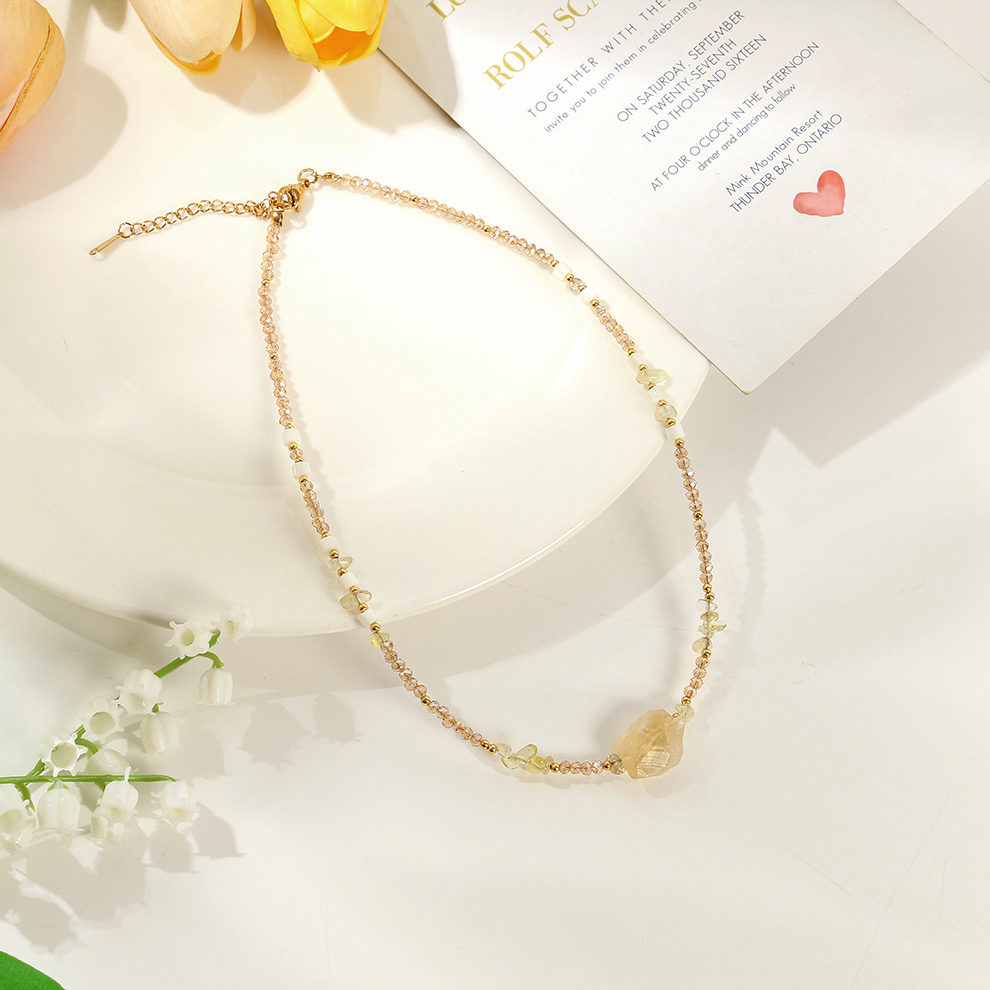Yunyi Shijia's irregular-shaped natural stone beaded necklace is a light luxury and niche design for women, featuring a natural stone collarbone chain and neck Item Picture