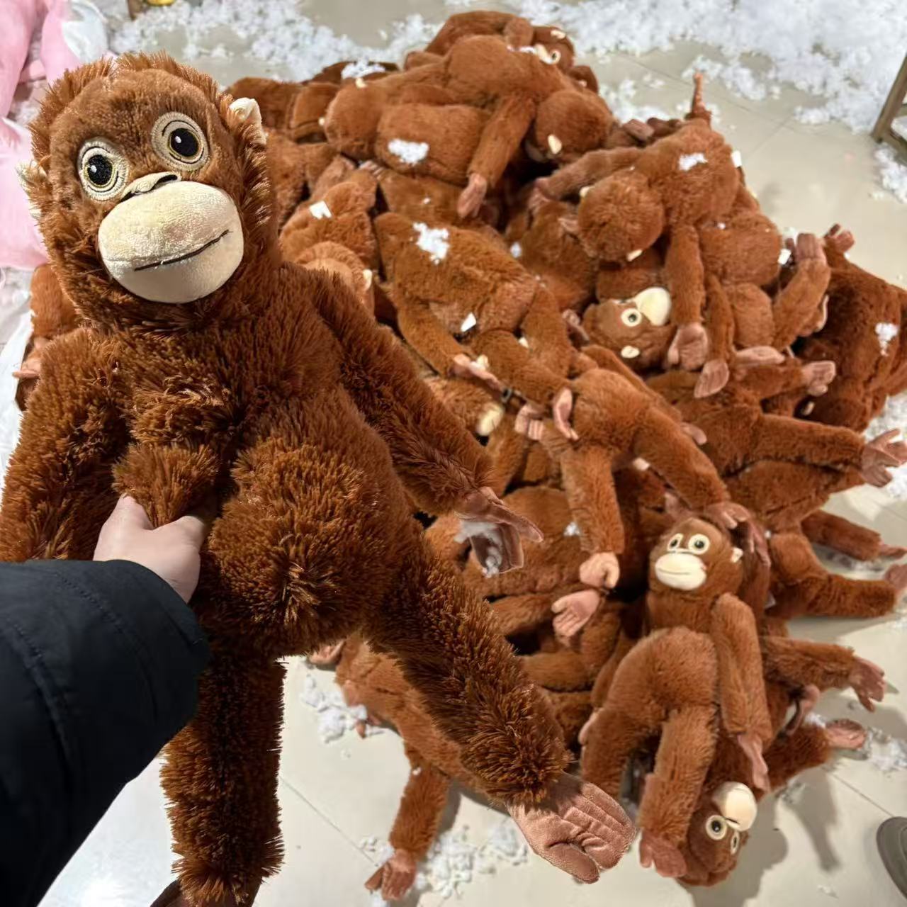 Cross-border trade gorilla ape figurines, simulated little monkey dolls, plush toys, long-armed monkeys, best-selling gifts pic 3