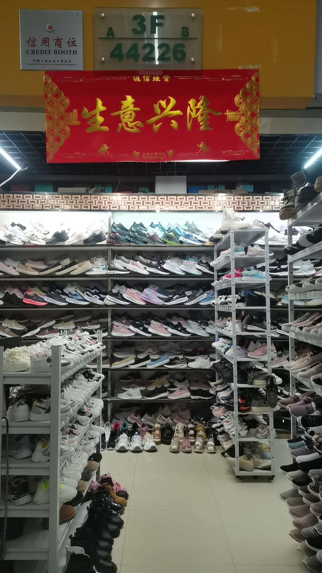 The store at 6153115 describe pic - 2